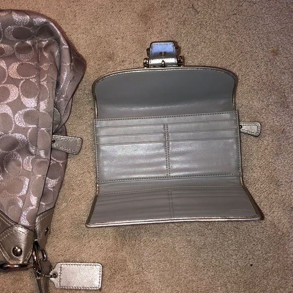 Authentic coach purse - Picture 3 of 3